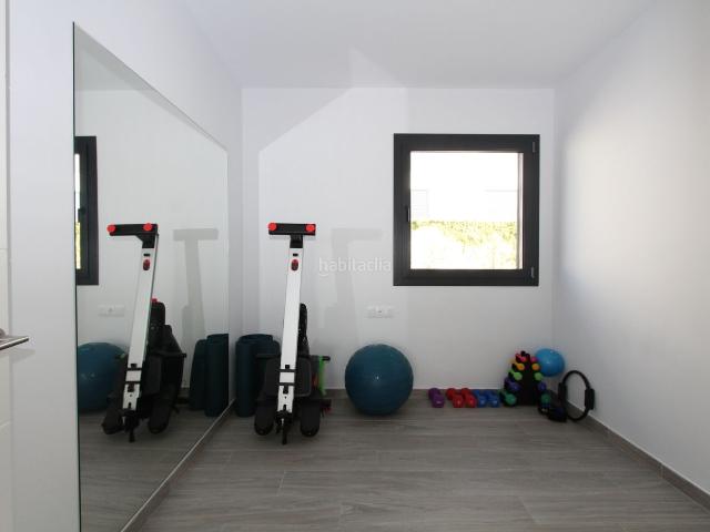 Chalet en venta en Montbrió del Camp. Casa independiente de construcción actual. Chalets Montbrió del.