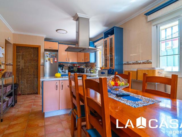 Chalet en venta en Montequinto, Cerros de Montequinto. Casa o chalet independiente en venta en Cerros de Montequinto. Chalets.