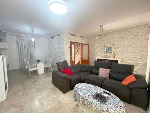 Chalet en venta en Montequinto, Olivar de Quintos. CASA EN OLIVAR DE QUINTOS. Chalets.