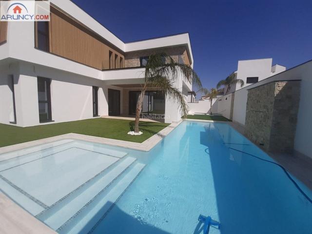 Chalet en venta en Montequinto, Olivar de Quintos. CHALET DE LUJO PARA ESTRENAR EN MONTEQUINTO!. Chalets.