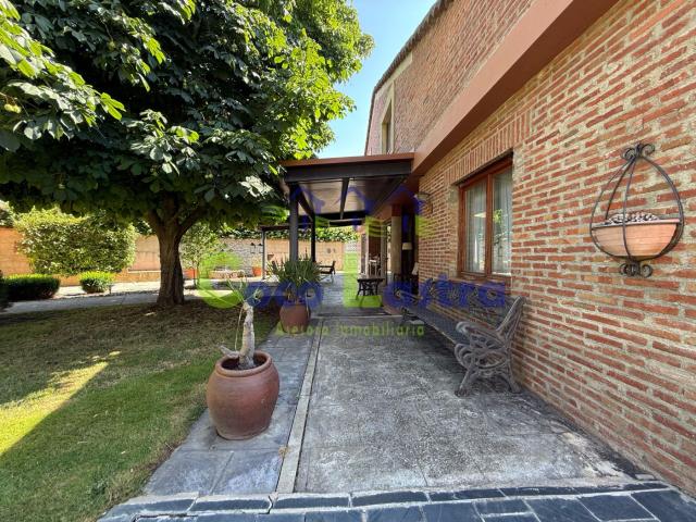 Chalet en venta en Monterrubio de Armuña. Chalets Monterrubio de.