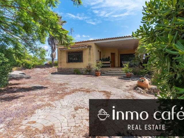 Chalet en venta en Montesa. Chalets.