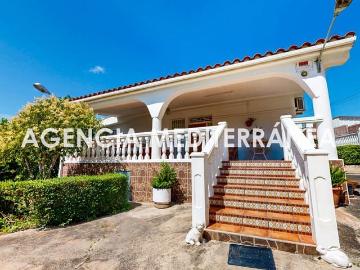 Chalet en venta en Montserrat, Valencia