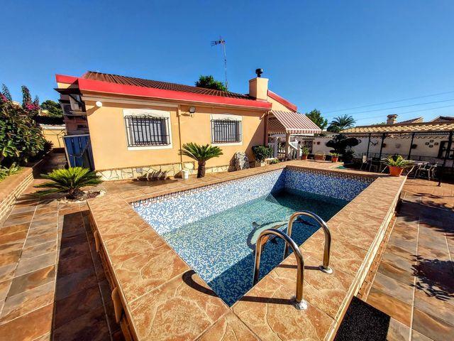 Chalet en venta en Montserrat, Valencia