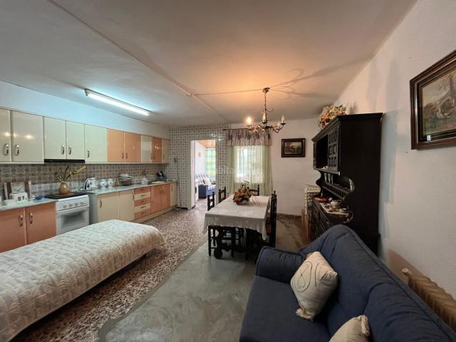 Chalet en venta en Monzón. Calle afueras, junto a la iglesia. Chalets.