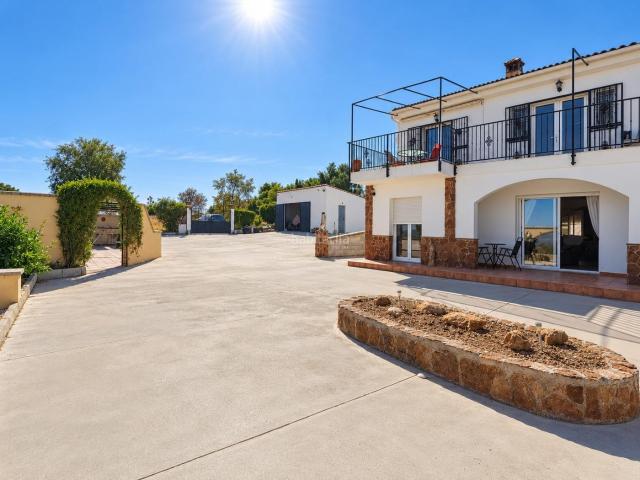 Chalet en venta en Moraleda de Zafayona. Las fotos te enseñan la casa. Ven a verla y descubre cómo se siente estar aquí. Chalets Moraleda de.