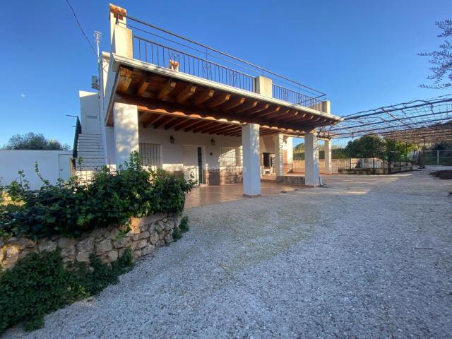 Chalet en venta en Moratalla. El Refugio Secreto de Moratalla Donde la Naturaleza Abraza Tu Nueva Vida. Chalets.