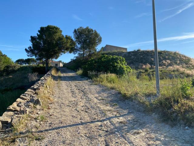 Chalet en venta en Moratalla. Finca urbanizable y en activo en Moratalla. Chalets.