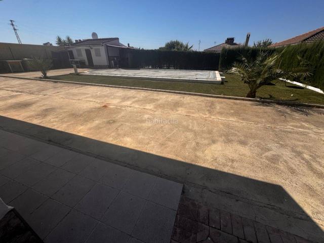 Chalet en venta en Morón de la Frontera. Parcela con piscina situada en la zona de la venta el ritmo. Chalets Morón de la.