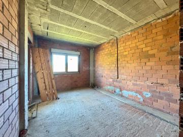 Chalet en venta en Mos. Espectacular vivienda unifamiliar en construcción con vistas despejadas y excelente ubicación a 1 minuto del Aeropuerto de Vigo. R. Chalets.