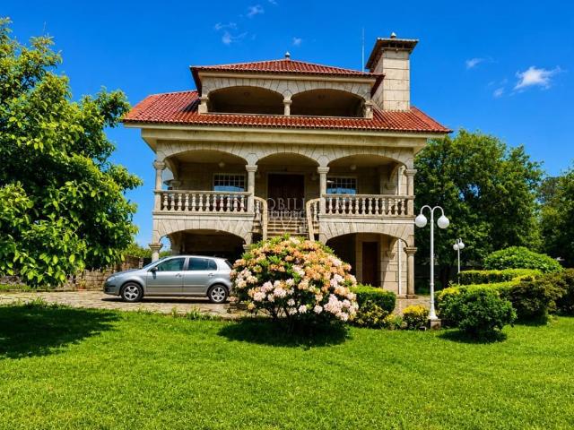Chalet en venta en Mos. ESPECTACULAR CHALET INDEPENDIENTE EN MOS. Chalets.