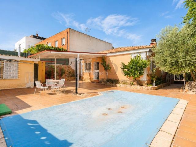 Chalet en venta en Móstoles, Parque Guadarrama. CHALET INDEPENDIENTE CON PISCINA. Chalets.