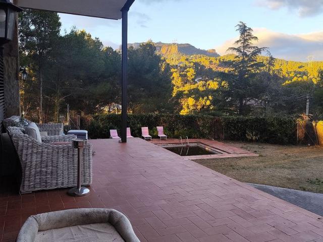 Chalet en venta en calle Del Migdia, Matadepera, de 375 m² 6 habitaciones por 775.000
