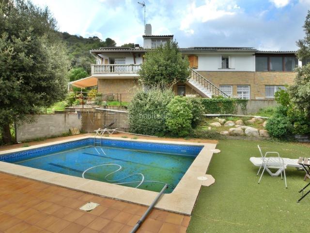 Chalet en venta en Matadepera. ESPECTACULAR PROPIEDAD EN LES PEDRITXES, MATADEPERA. PARA DOS FAMILIAS. PARCELA DE 4.000M2. Chalets.