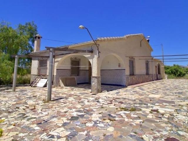 Chalet en venta en Matola, Alicante