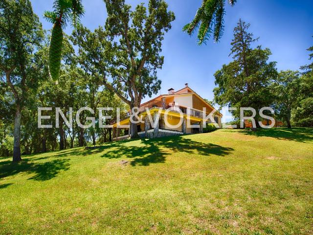 Chalet en venta en Maçanet de Cabrenys. Casa reformada con vistas a la montaña y piscina en Maçanet de Cabrenys EXCLUSIVA. Chalets Maçanet de.