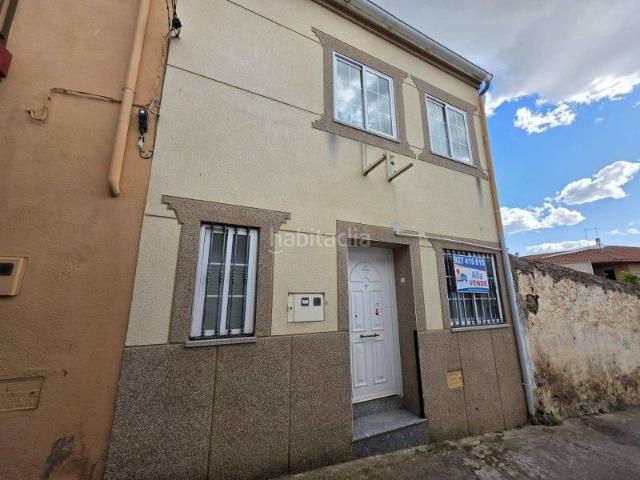 Chalet en venta en Madroñera. Casa adosada en venta en CENTRO Madroñera Cáceres. Chalets.