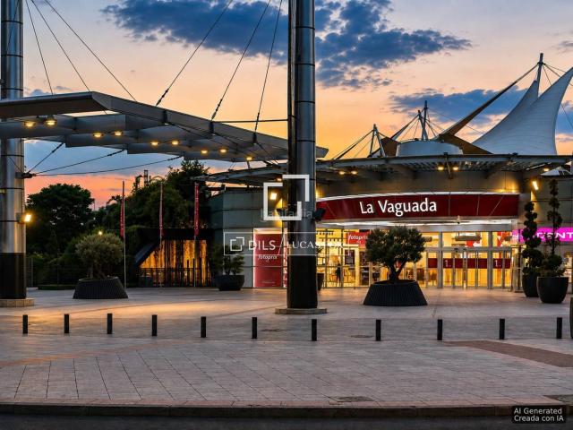 Chalet en venta en Madrid, Arroyo del Fresno. Chalet adosado con jardín, terrazas y amplios espacios en Peñagrande. Chalets.