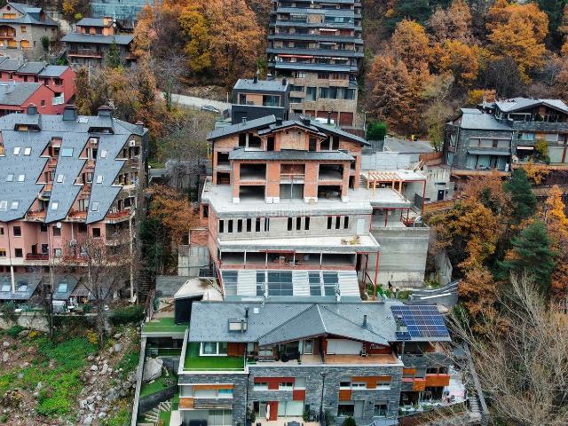Chalet en venta en Madrid, Ciudad Universitaria. Exclusivo chalet de doble vivienda a la venta en Escaldes. Chalets.