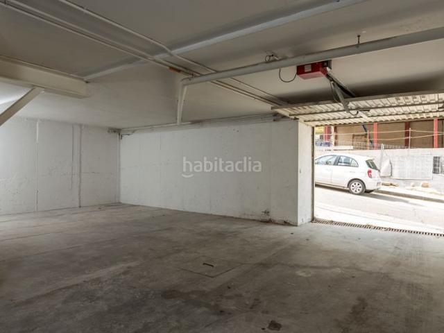 Chalet en venta en Madrid, Ciudad Universitaria. Gran chalet pareado en esquina listo para entrar a vivir frente al parque Dehesa de la Villa. Chalets.