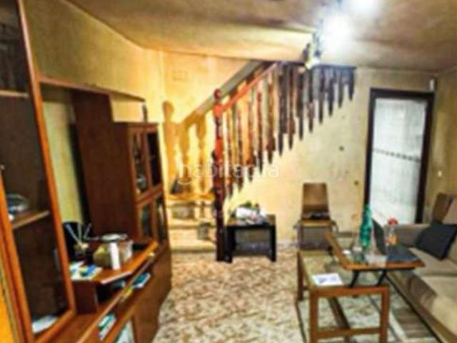 Chalet en venta en Madrid, Entrevías. Vivienda unifamiliar situada en el barrio de Entrevias, dentro del distrito Puente Vallecas, en Madrid capital. Chalets.