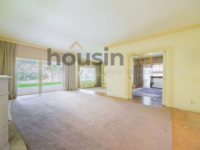 Chalet en venta en Madrid, Fuentelarreina. Chalet en venta en Calle Fresnedillas. Chalets.