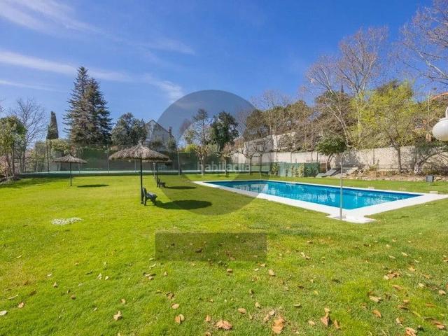 Chalet en venta en Madrid, Fuentelarreina. Chalet independiente en Fuente la Reina Madrid con jardín piscina y tenis, InmoGil Gestion Inmobiliaria. Chalets.