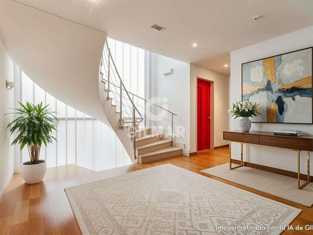 Chalet en venta en Madrid, La Florida El Plantío. Descubre una joya arquitectónica en la exclusiva urbanización La Florida, ubicada en el prestigioso distrito de MoncloaAravaca, Ma. Chalets.