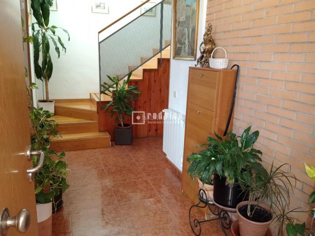 Chalet en venta en Madrid, Rejas. Redpiso vende magnífico Chalet pareado en la zona de Rejas, con gran terraza Y 4 DORMITORIOS. Chalets.