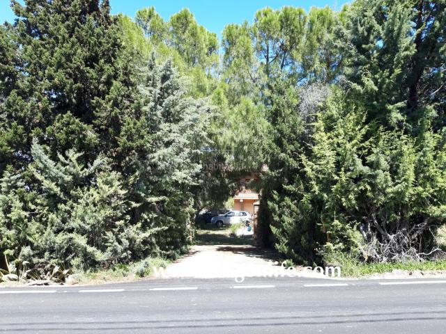 Chalet en venta en Maella. Chalet de 525m2 + almacén de 153m2 + piscina + terreno urbano de 17.683m2. 750.000. Chalets.