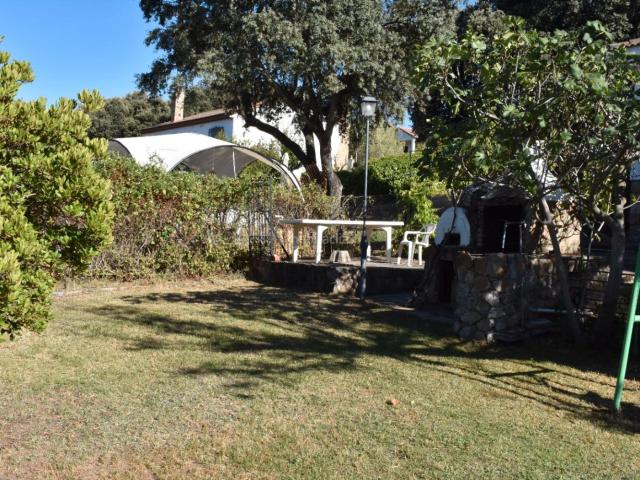 Chalet en venta en Maello. Chalet independiente. Chalets.