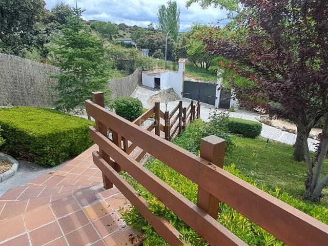 Chalet en venta en Maello. Espectacular casa independiente. Chalets.