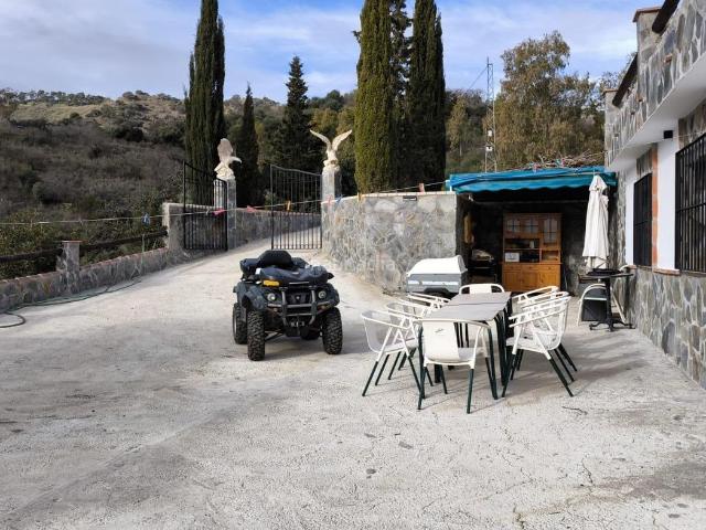 Chalet en venta en Málaga, Olías. Hermosa casa nueva con vistas increíbles en Parque Natural Colmenar. Chalets.