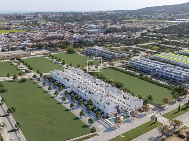 Chalet en venta en Málaga, Churriana El Pizarrillo La Noria Guadalsol. Casa villa de obra nueva de 4 dormitorios con 34m de jardín en venta en malagaoeste. Chalets.