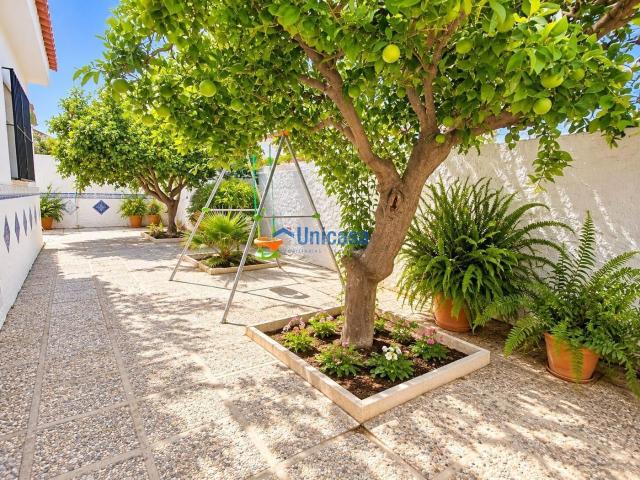 Chalet en venta en Málaga, Fuente Alegre El Chaparral Los Morales. CHALET INDEPENDIENTE 2 VIVIENDAS PARCELA DE 422 M2. Chalets.