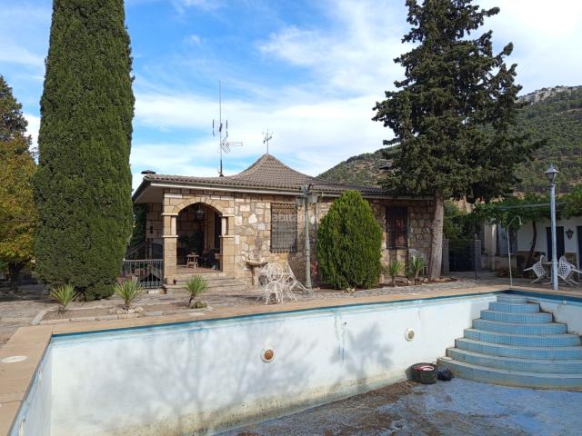 Chalet en venta en Mancha Real. CHALET EN MANCHA REAL URBANA CONSTRUCION DE PIEDRA. Chalets Mancha.