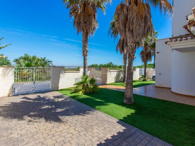 Chalet en venta en Manga del Mar Menor La, Veneziola. Exclusiva villa independiente con vistas al mar en La Manga del Mar Menor. Chalets Manga del Mar Menor.