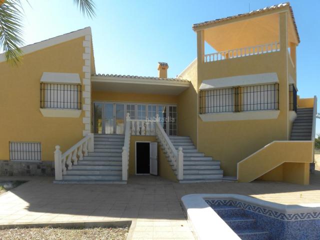 Chalet en venta en Manga del Mar Menor La, Veneziola. Fantástico chalet independiente con embarcadero propio en La Manga del Mar Menor. Chalets Manga del Mar Menor.