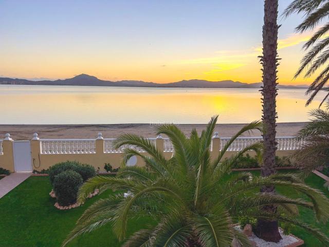 Chalet en venta en Manga del Mar Menor La, Zona Galúa Calnegre. Villa de Lujo en Primera Línea con Acceso Directo a la Playa y Certificado Oficial de Costas La Manga. Chalets Manga del Mar Menor.