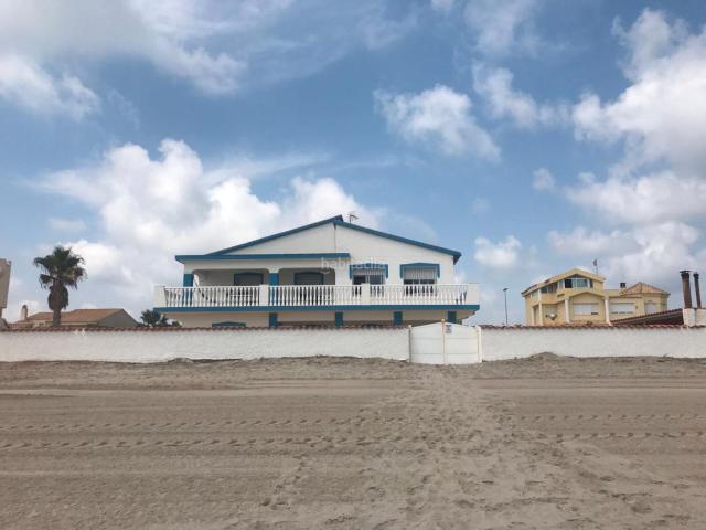 Chalet en venta en Manga del Mar Menor La, Playa de las Gaviotas El Pedrucho. Chalet en Primera Linea de Playa en La Manga de Mar Menor. Chalets Manga del Mar Menor.