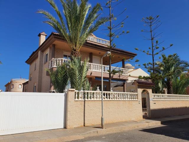 Chalet en venta en Manga del Mar Menor La, Playa del Galán. Chalets Manga del Mar Menor.