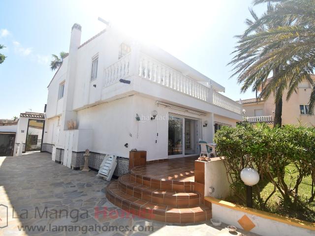 Chalet en venta en Manga del Mar Menor La, Playa del Galán. Exclusiva vivienda con cuatro apartamentos situada entre el Mar Menor y el Mediterráneo. Chalets Manga del Mar Menor.