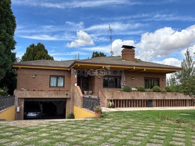 Chalet en venta en Mansilla de las Mulas. Chalets Mansilla de las.