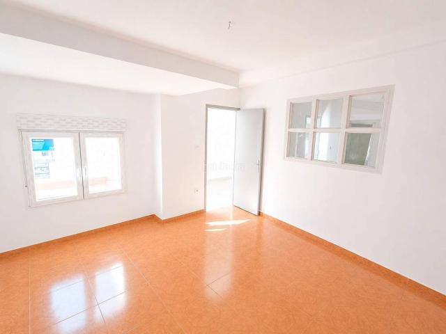 Chalet en venta en Mansilla de las Mulas. GRAN CASA CON LOCAL Y GARAJE. Chalets Mansilla de las.