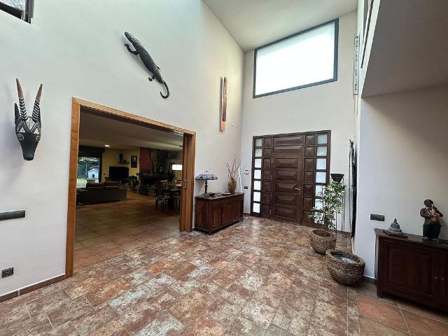 Chalet en venta en calle Ginesta, Sant Fruitós de Bages, de 400 m² 5 habitaciones por 715.000