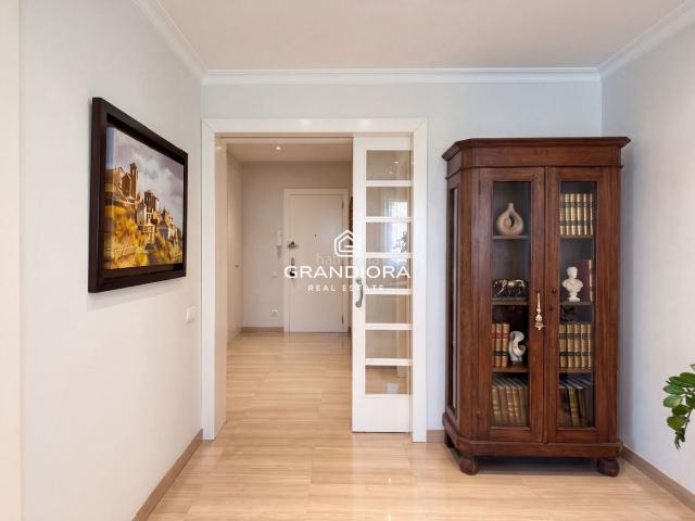 Chalet en venta en Manresa, Poble Nou. Un hogar de lujo entre la naturaleza y la montaña con piscina privada. Chalets.