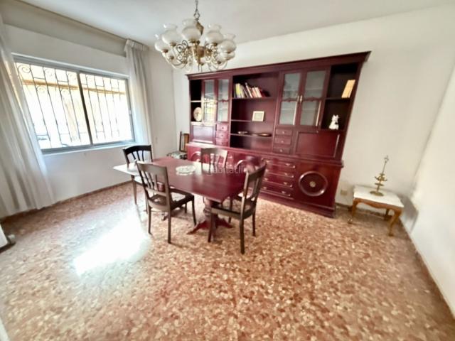 Chalet en venta en Maracena. Casa adosada en venta en Maracena con cochera y terraza. Chalets.