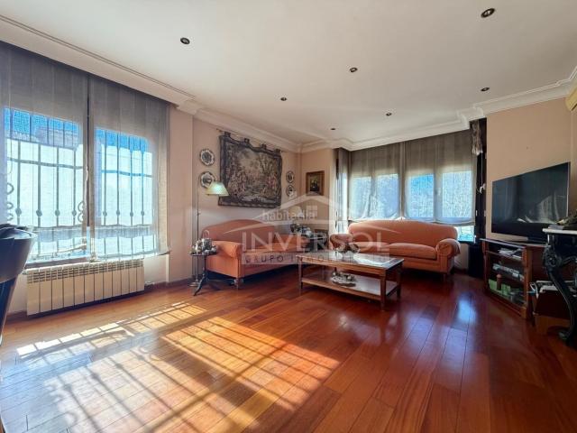 Chalet en venta en Maracena. CHALET CON ENCANTO EN MARACENA. Chalets.