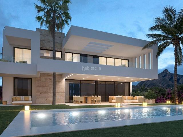 Chalet en venta en Marbella, Nagüeles Alto. Villa de 5 dormitorios y 6 baños localizada en la Milla de Oro, Marbella. Obra Nueva. Chalets.