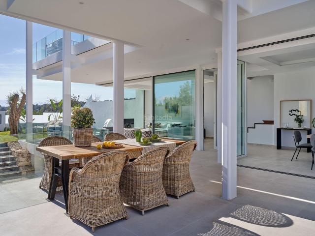 Chalet en venta en Marbella, Valdeolletas Las Cancelas Xarblanca. Villa moderna y luminosa de Obra nueva, con parcela individual situada en Marbella. Chalets.